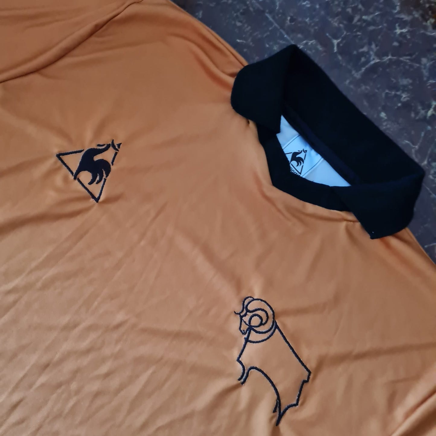 قميص ديربي كاونتي الذهبي لعام 1979