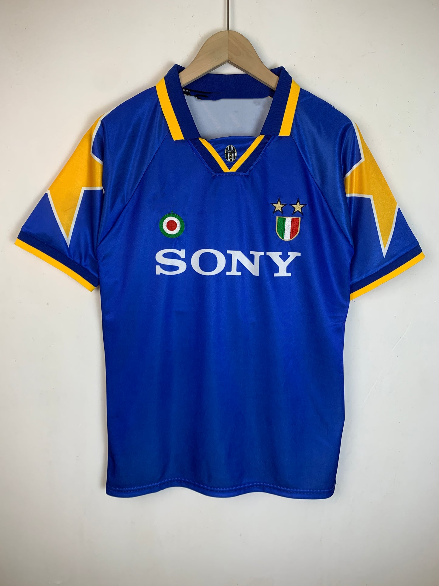 1995 - 1996 JUV3NTUS