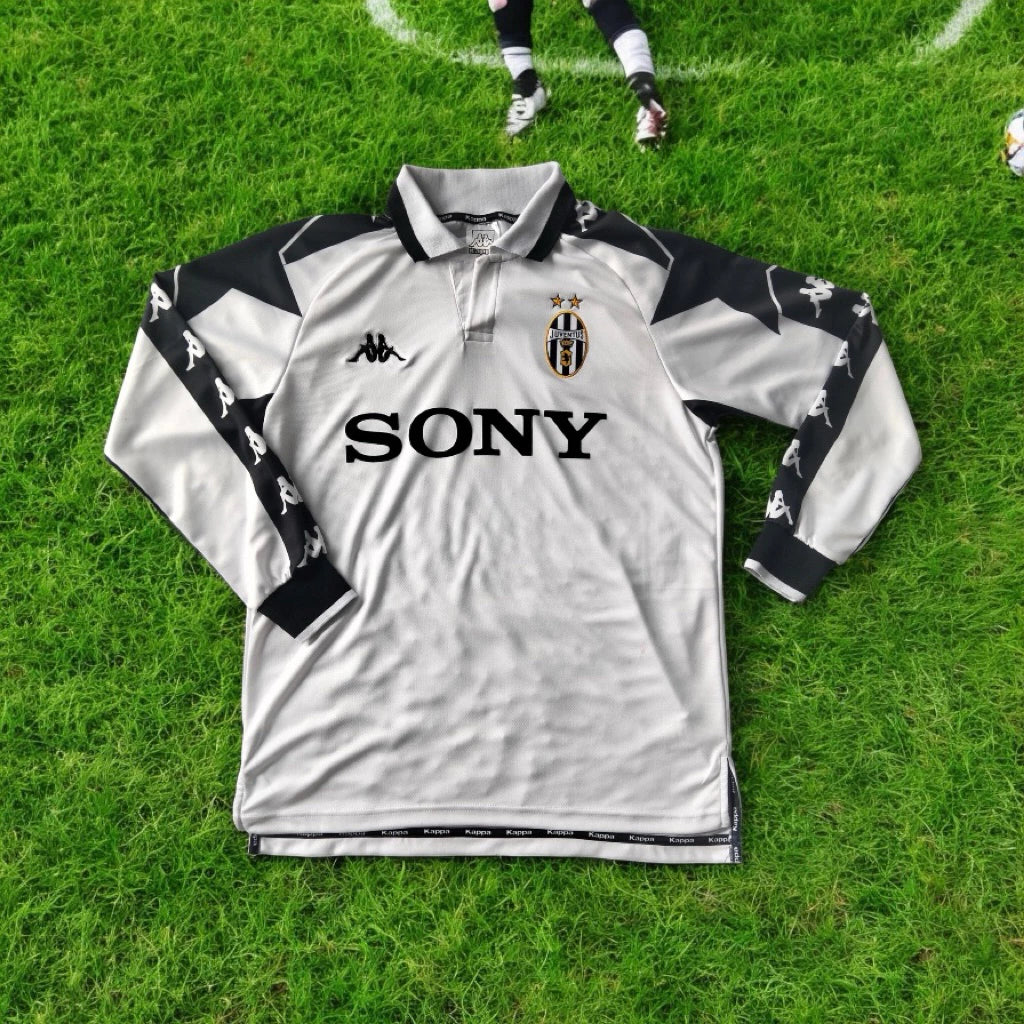 1999/00 Juventus Away Long Sleeve Shirt