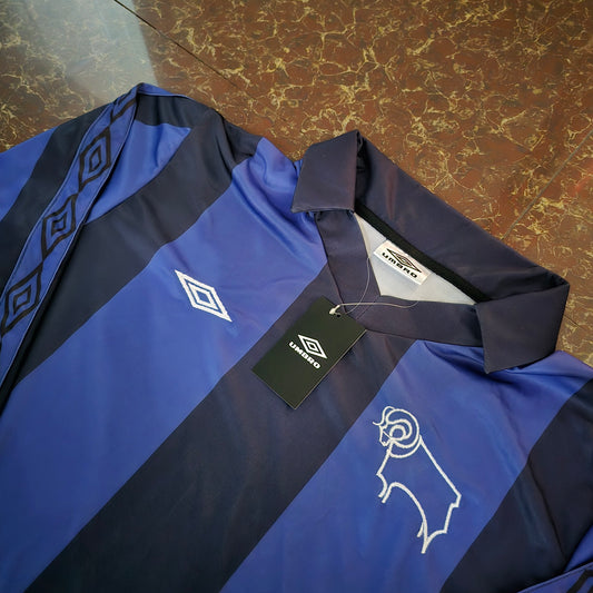 القميص الثالث لفريق ديربي كاونتي 1977-1979