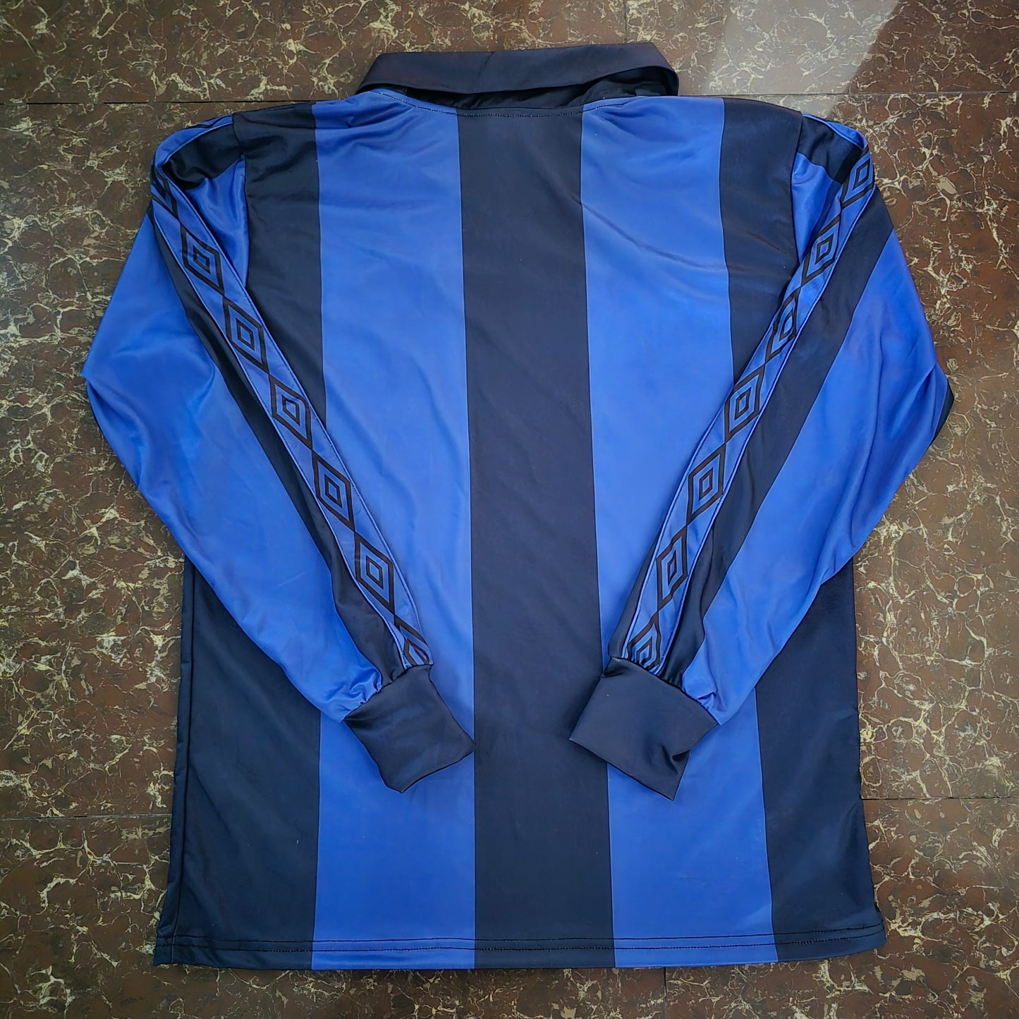 القميص الثالث لفريق ديربي كاونتي 1977-1979