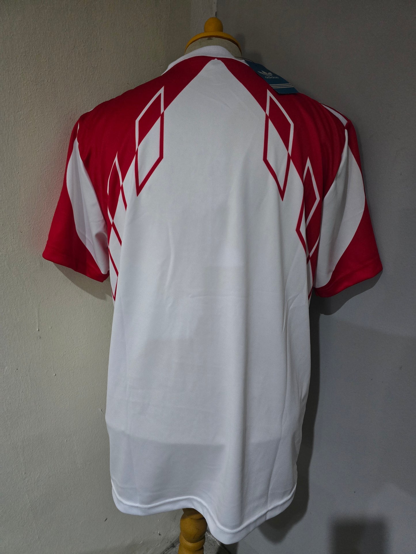 قميص منتخب الإمارات العربية المتحدة لعام 1990
