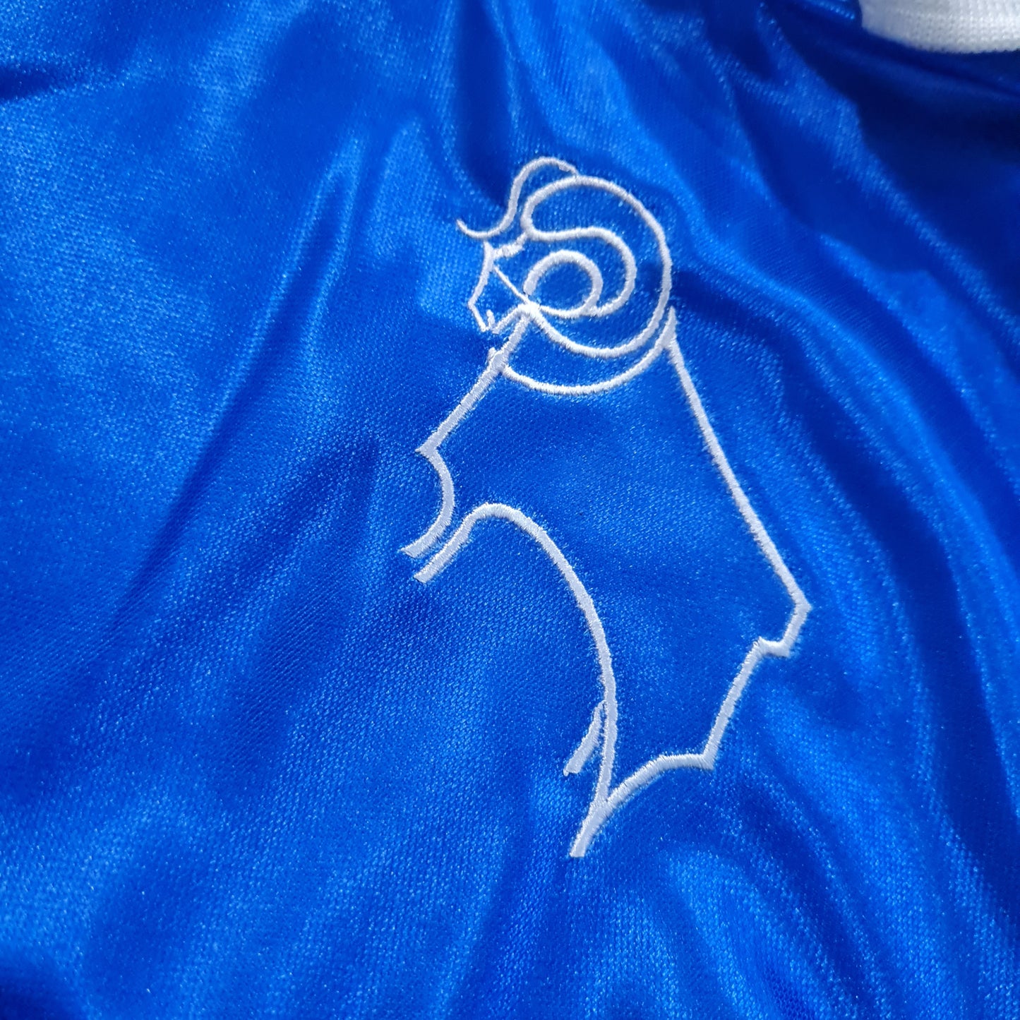 قميص ديربي كاونتي الاحتياطي بأكمام طويلة لعام 1976