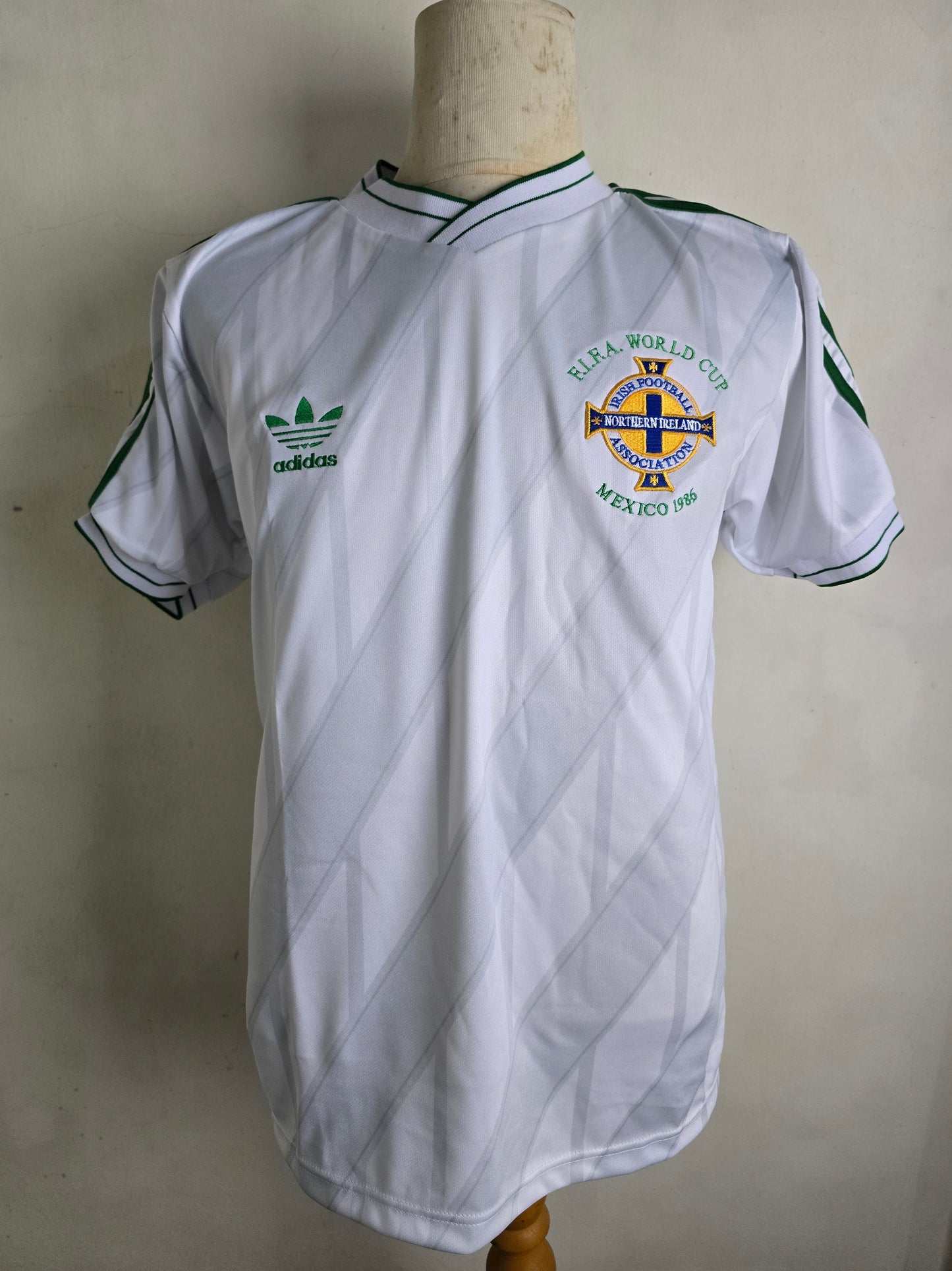 قميص منتخب أيرلندا الشمالية لعام 1986
