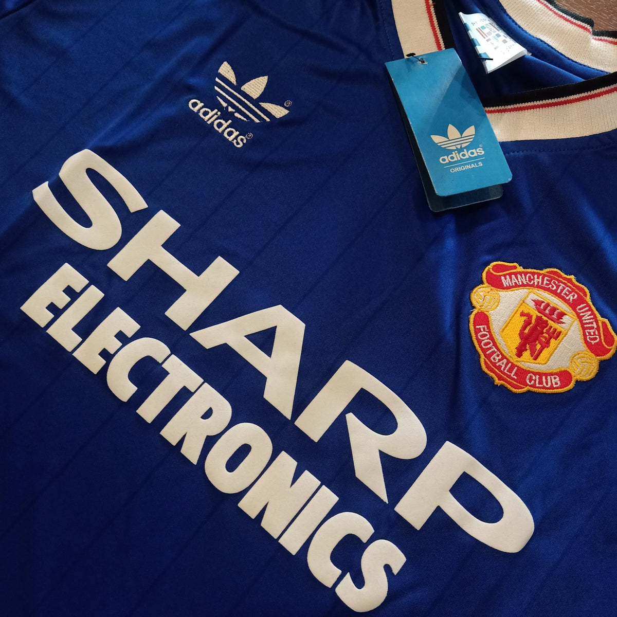 1982-1983 manchester united retro sharp electronics long sleeve