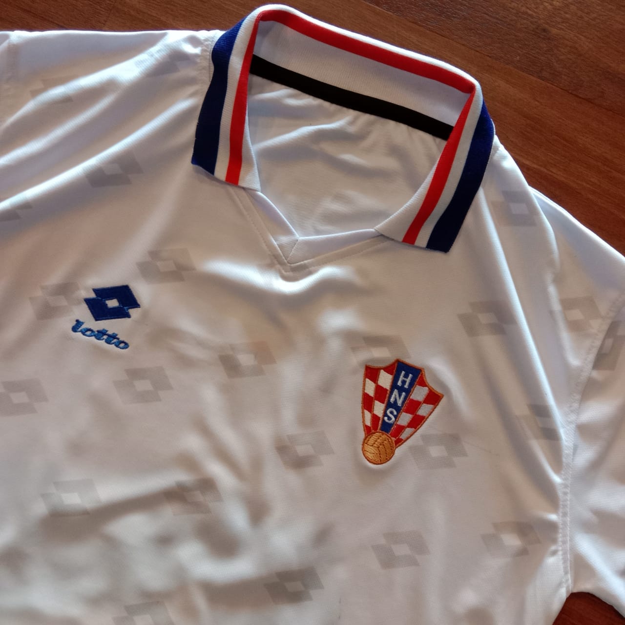 قميص كرواتيا الأساسي لعام 1994 (رقم 10)