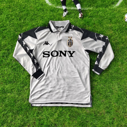 1999/00 Juventus Away Long Sleeve Shirt