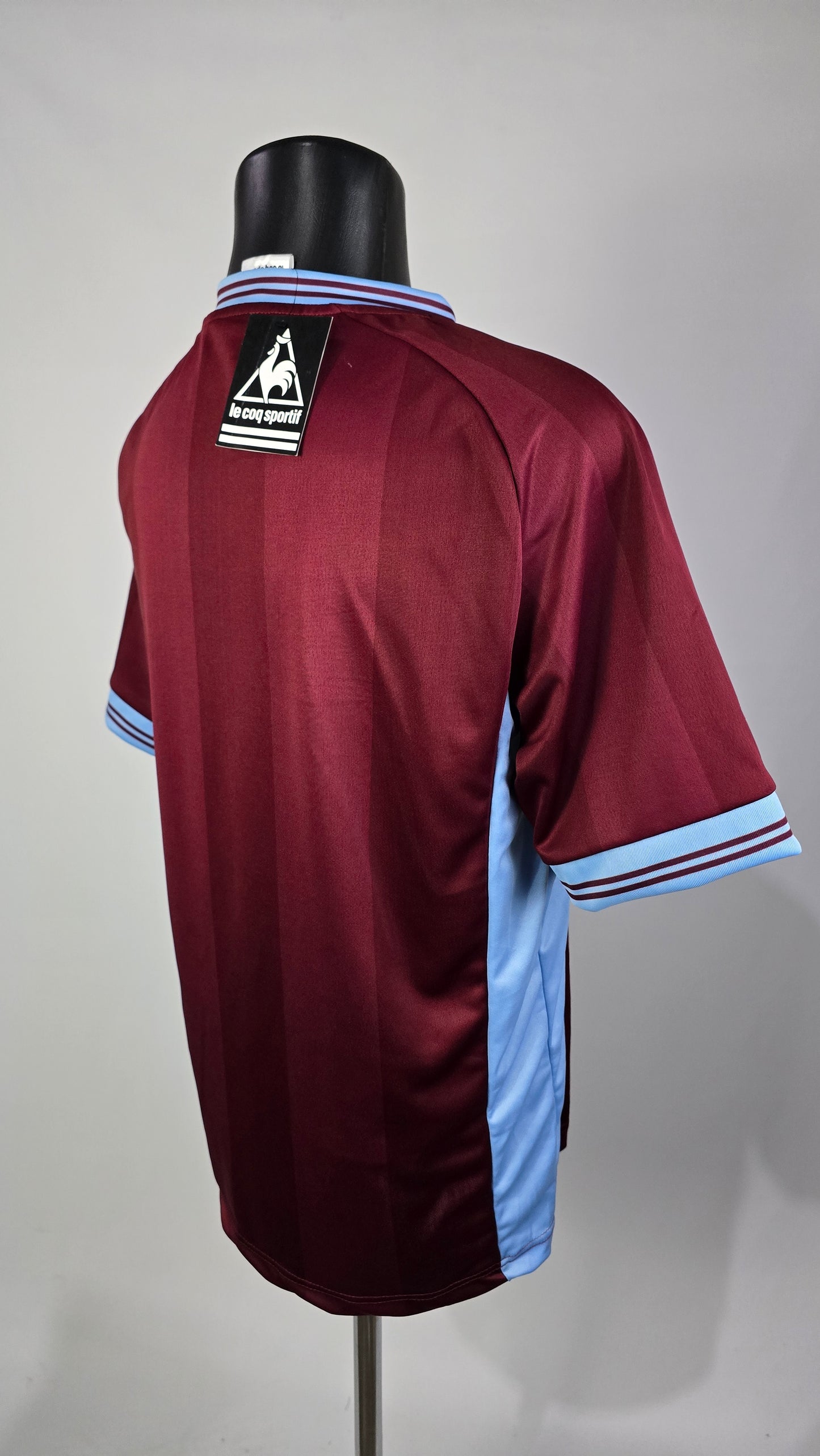 Camiseta de local del Aston Villa 1984/85