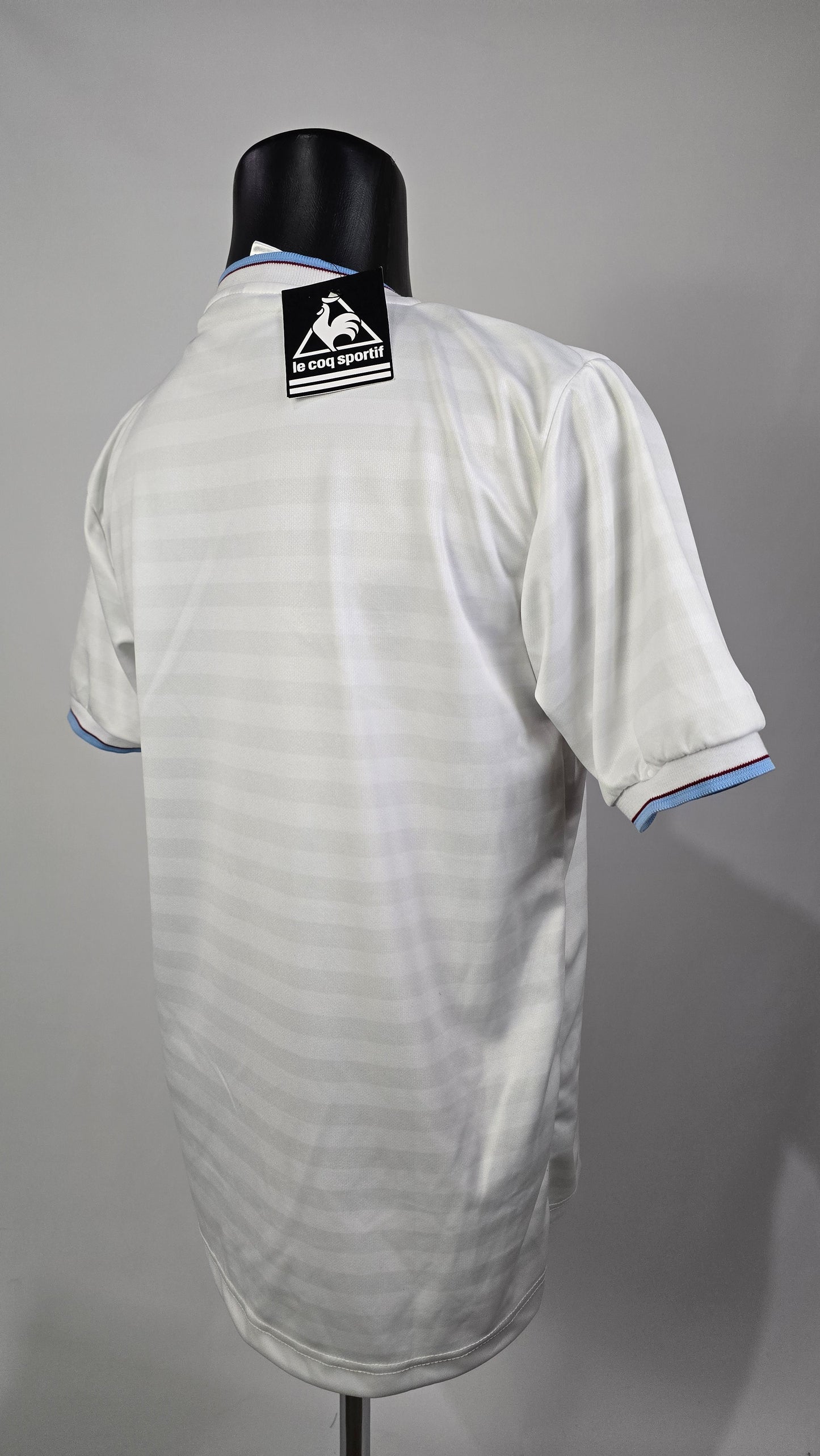 Camiseta de visitante del Aston Villa 1983/84