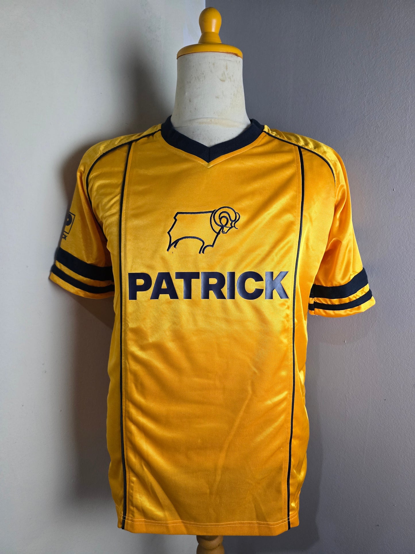 Camiseta de visitante del Derby County 1983/84