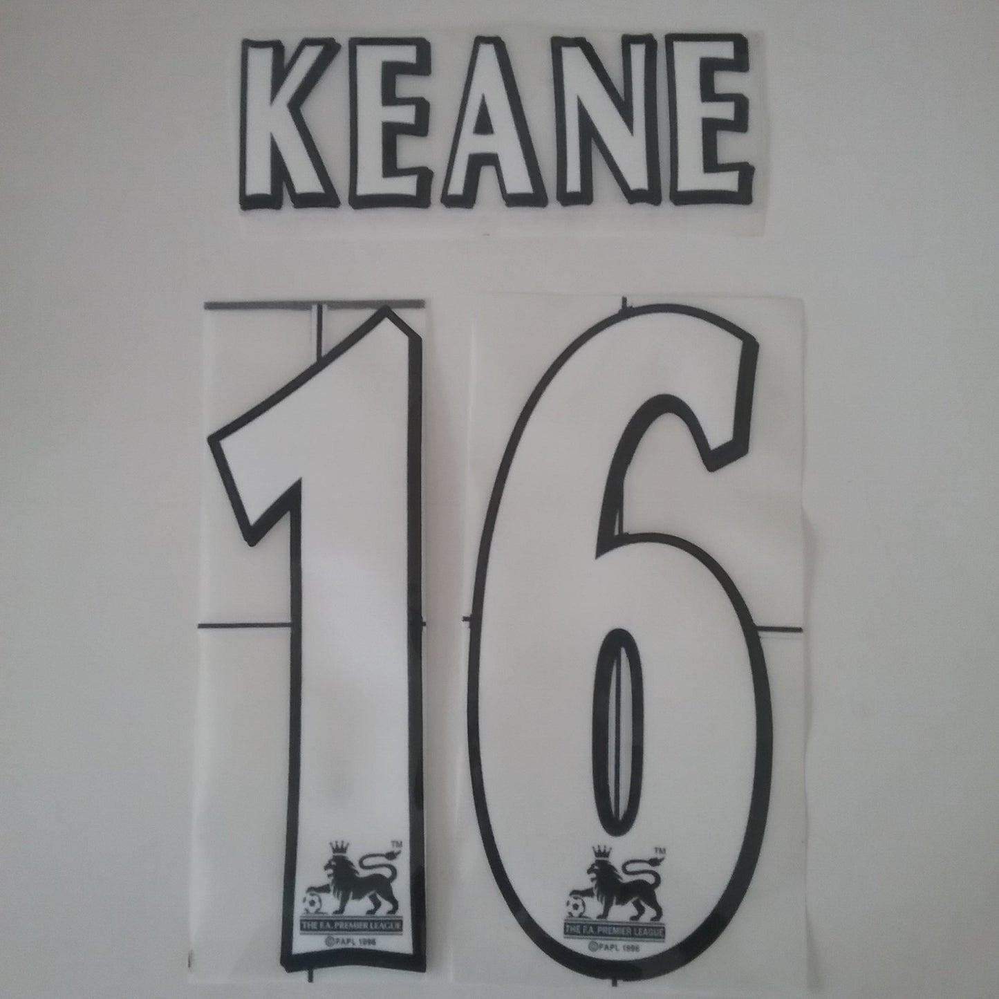 1996-06 Keane #16 Manchester United Home Nameset