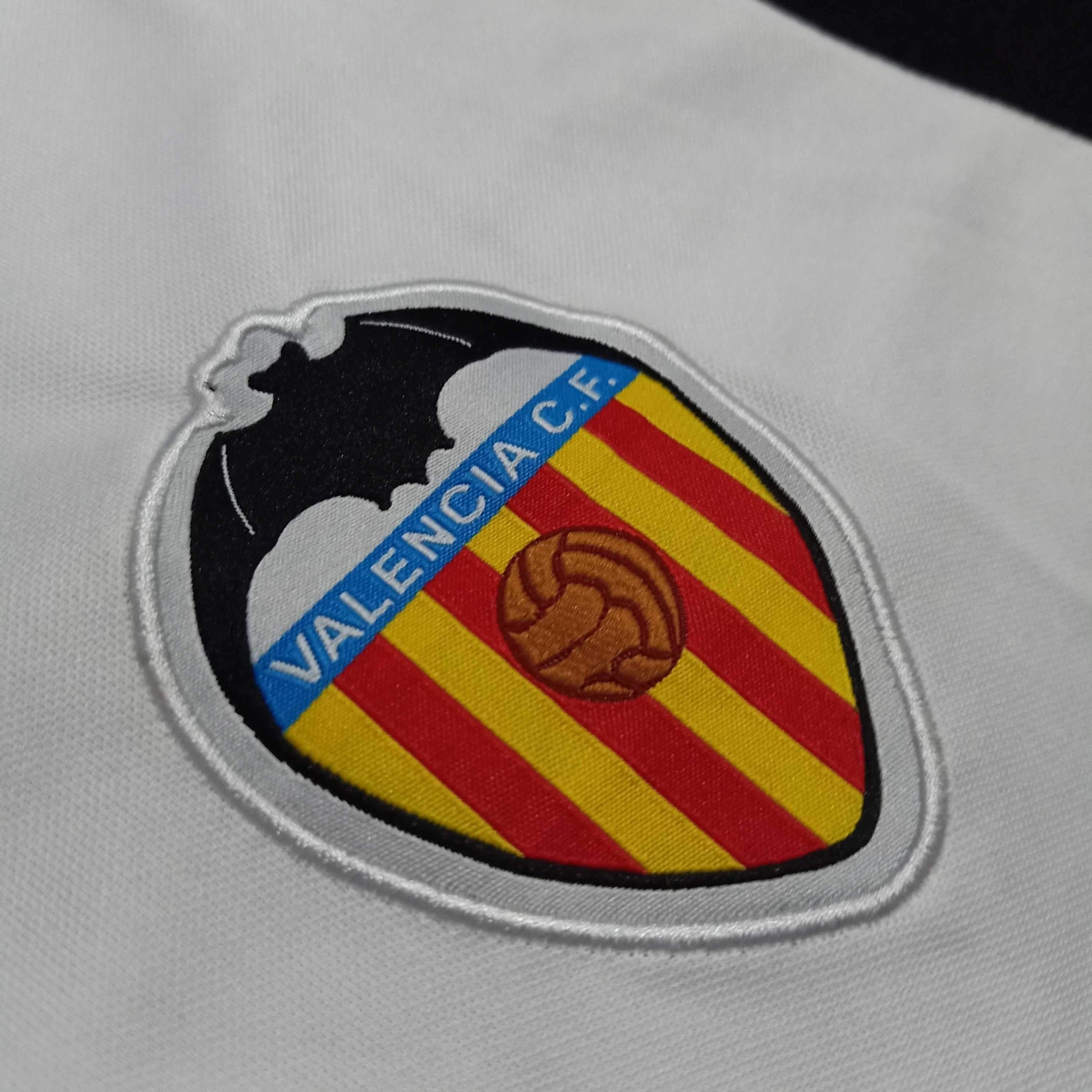 2003/04 Valencia Home Shirt - ClassicFootballJersey
